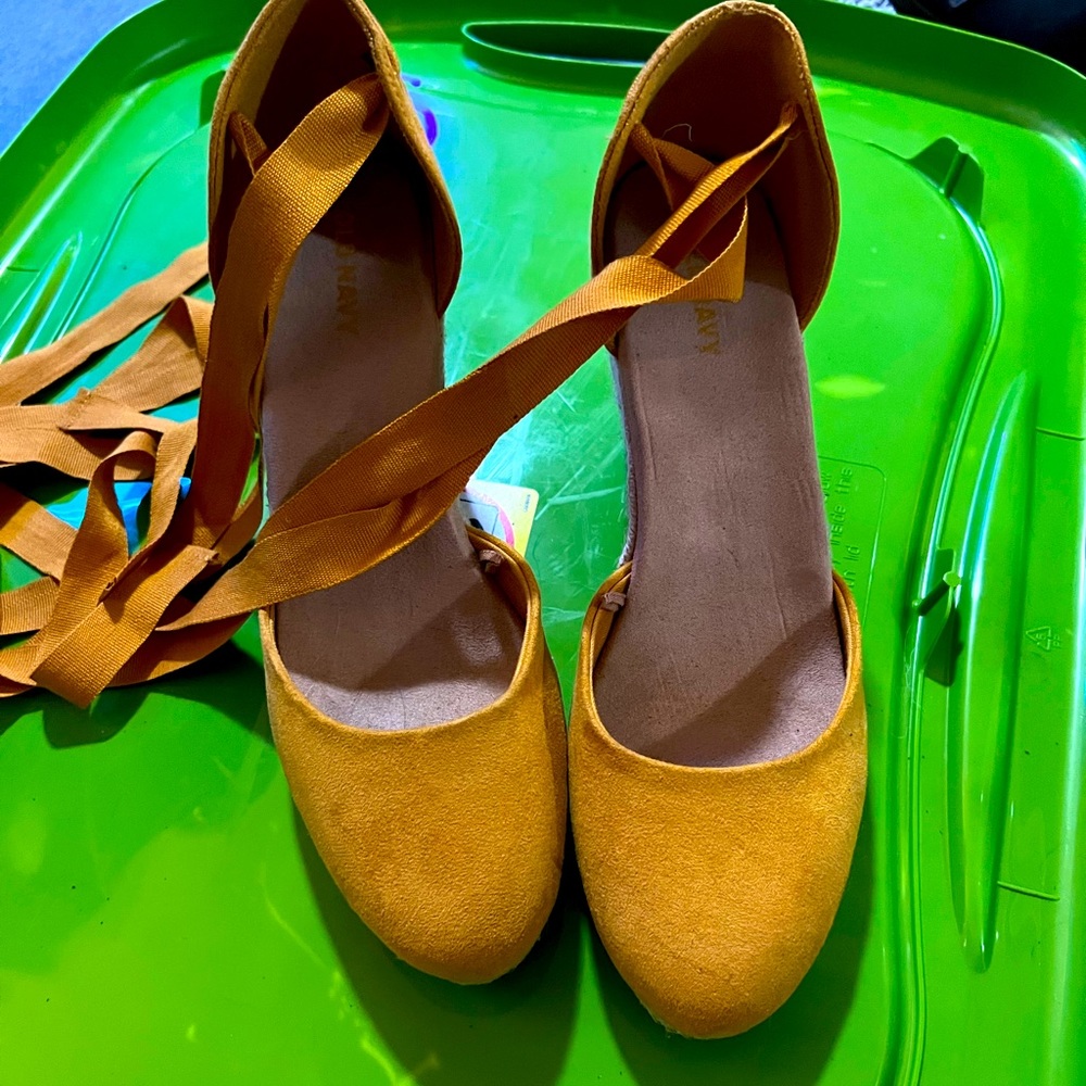 Mustard yellow wedges